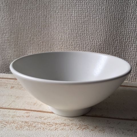 【送料無料】日本製　美濃焼　白マット15ｃｍ茶漬け碗（満水約550cc）