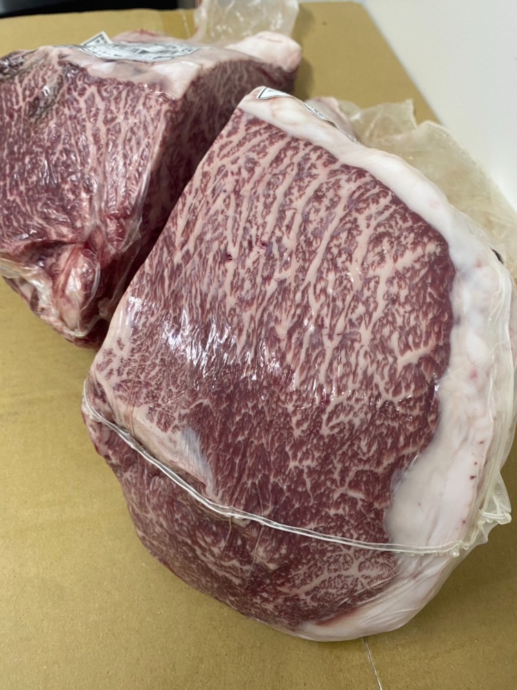 【新商品】【新商品】『カブリ無』A5-12鳥取和牛　うちもも　2分割　霜降り良好