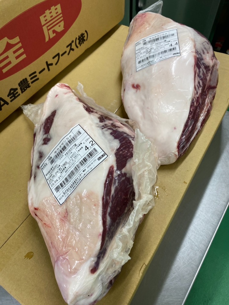 【新商品】【新商品】『4等級』鳥取交雑牛　肩サンカク　肉質・赤身〇　クリミ