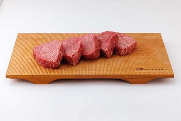 【新商品】【新商品】《A5等級》鳥取和牛うちももステーキ🌟約100gx5枚・冷凍