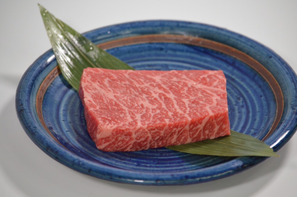 【新商品】【新商品】《A5等級》鳥取和牛　肩サンカクステーキ・約200gx5枚　チルド