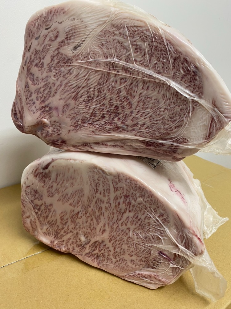 【新商品】【新商品】《真ん中のみ》A5BMS12鳥取和牛サーロイン　4/1　霜降り抜群！