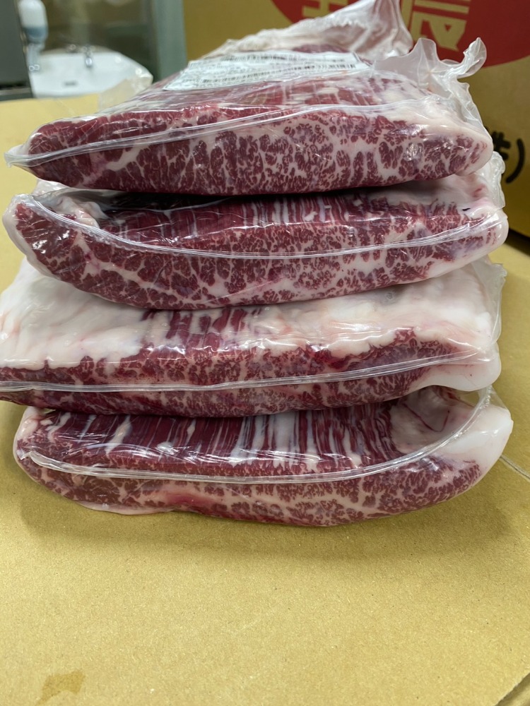 【新商品】【新商品】◆雌・A4BMS6鳥取交雑牛フランク　１枚：2分割　膜なし