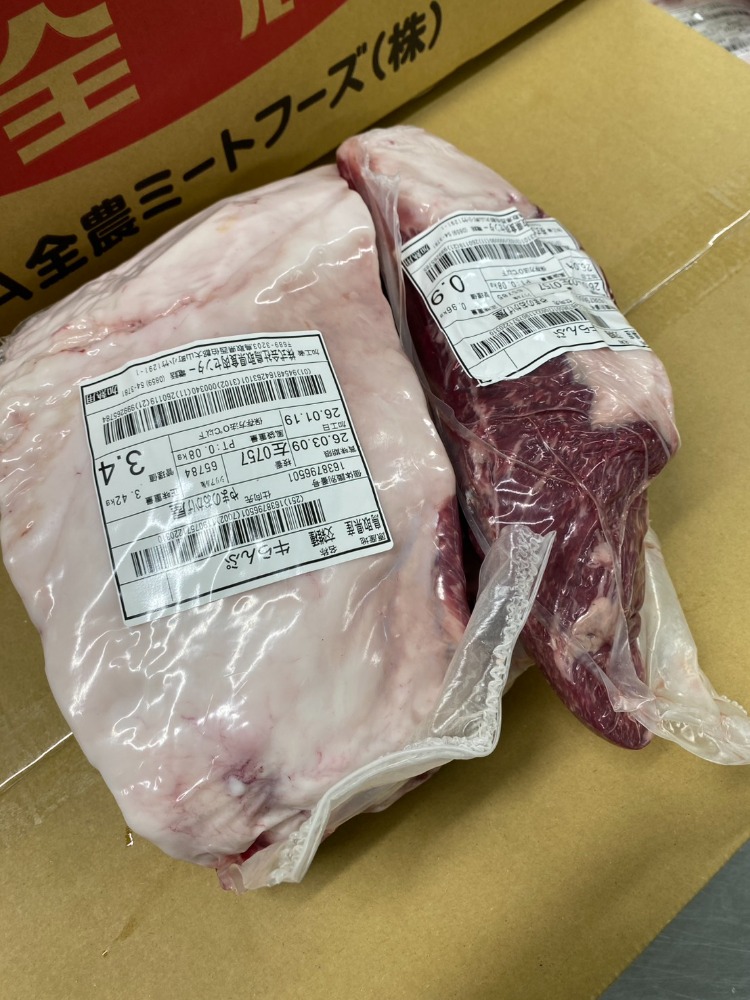 【新商品】【新商品】◆雌・A4BMS6鳥取交雑牛　ランプ　ラム芯で2分割　肉質良好