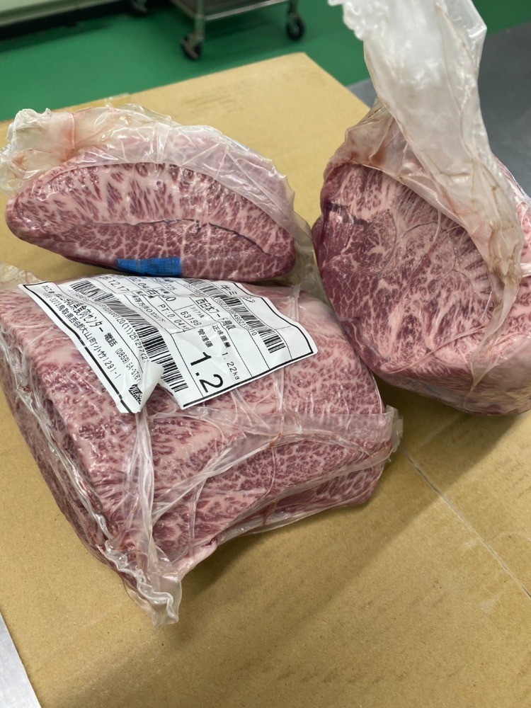 【新商品】【新商品】◆雌・A5-11鳥取黒毛和牛ミスジ　3分割　霜降り良好　グルムキ