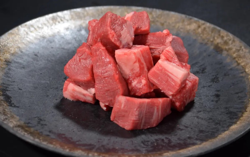 【新商品】【新商品】◆鳥取県産牛　ヒレサイコロ　約150gx2P　乳用種　赤身　冷凍