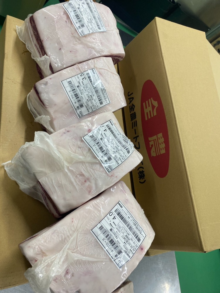 ◇メス・A4BMS5鳥取交雑牛リブロース　適度な霜降り　2/1