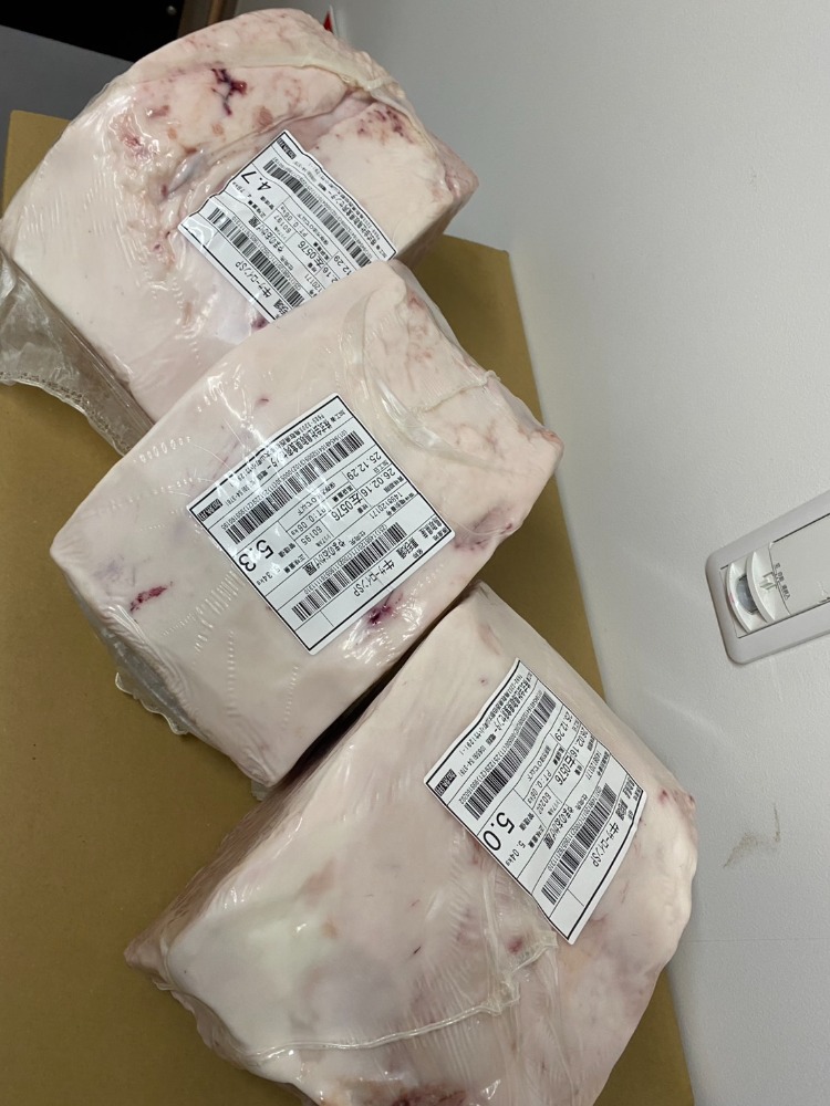 《真ん中》A5BMS12鳥取和牛サーロイン　霜降り◎　4/1　芯太目