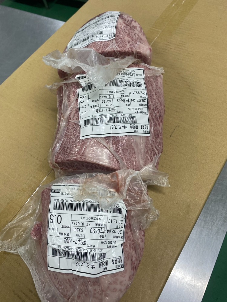 【メス】A5-11鳥取和牛ミスジ　3分割　霜降り　グリムキ　現物