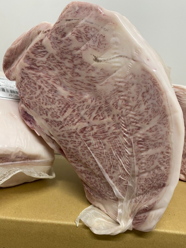 《真ん中》A5BMS12鳥取和牛サーロイン　霜降り◎　4/1　芯太目