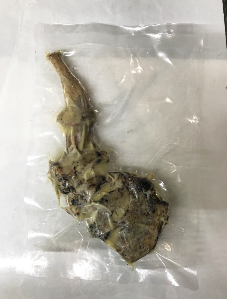 【宮崎県の居酒屋では定番商品！】親鶏の骨付き　もも炭火焼