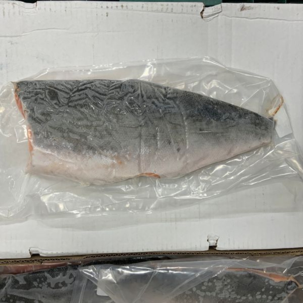 チリ銀鮭フィレ（トリムC）（生食用）訳あり
