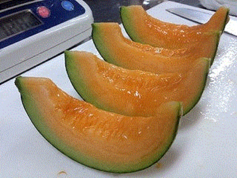 【KIMONO　FRUITS】冷凍赤肉メロン　国産　1kg