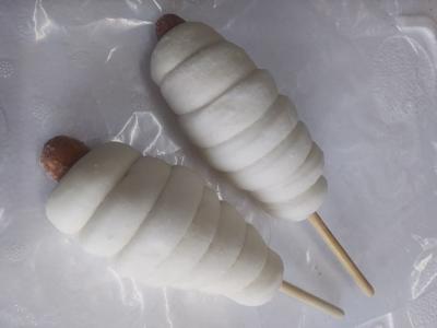 あらびきポークソーセージまん（串付）