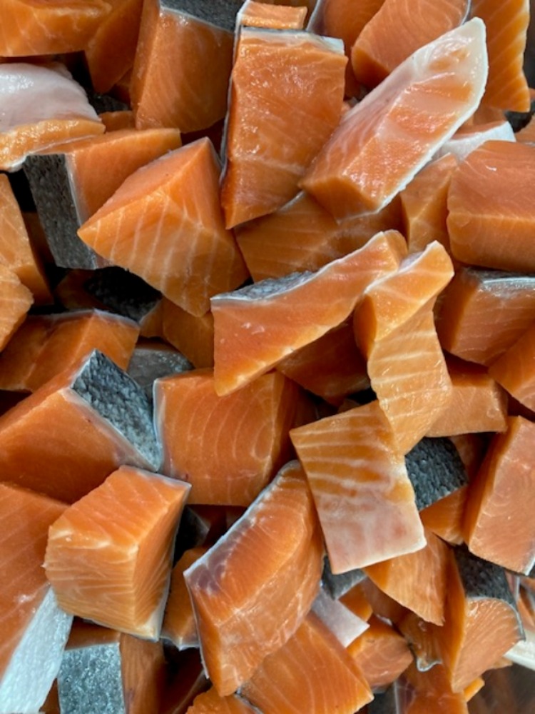 甘塩銀鮭切身　約１８ｇ　　２０切x２０ＰＣ（４００切）