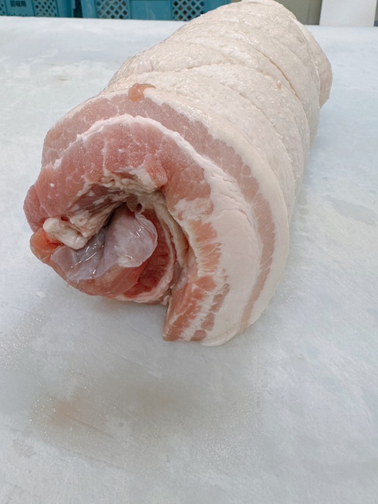 【冷凍】豚バラ　糸巻き　焼豚　チャーシュー　1/2カット