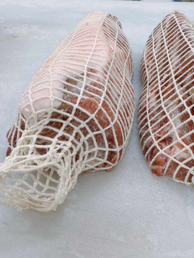 【冷凍】豚肩ロース　ネット　焼豚　チャーシュー　1/2カット