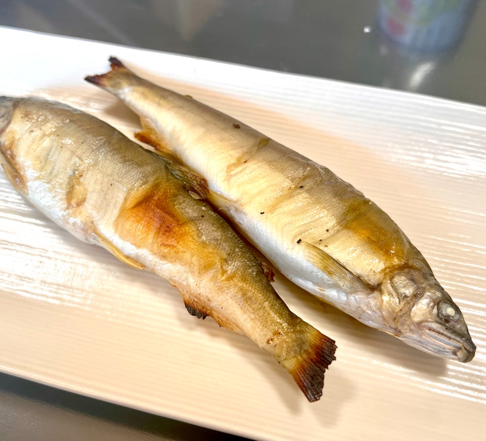 【台湾産】冷凍鮎（あゆ）１８尾サイズ【化粧箱入り】