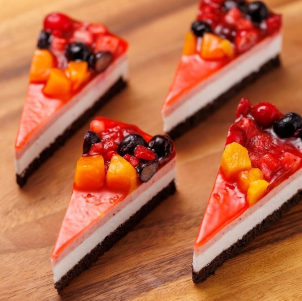 ベリーベリーケーキ（ブラック）7号12カット6個入(390g)