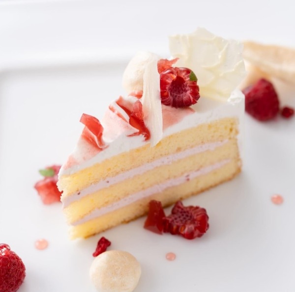 ストロベリーショート6号12カット12個入(390g)