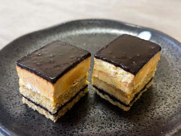 カットケーキ　オペラケーキ　ダイスカットタイプ