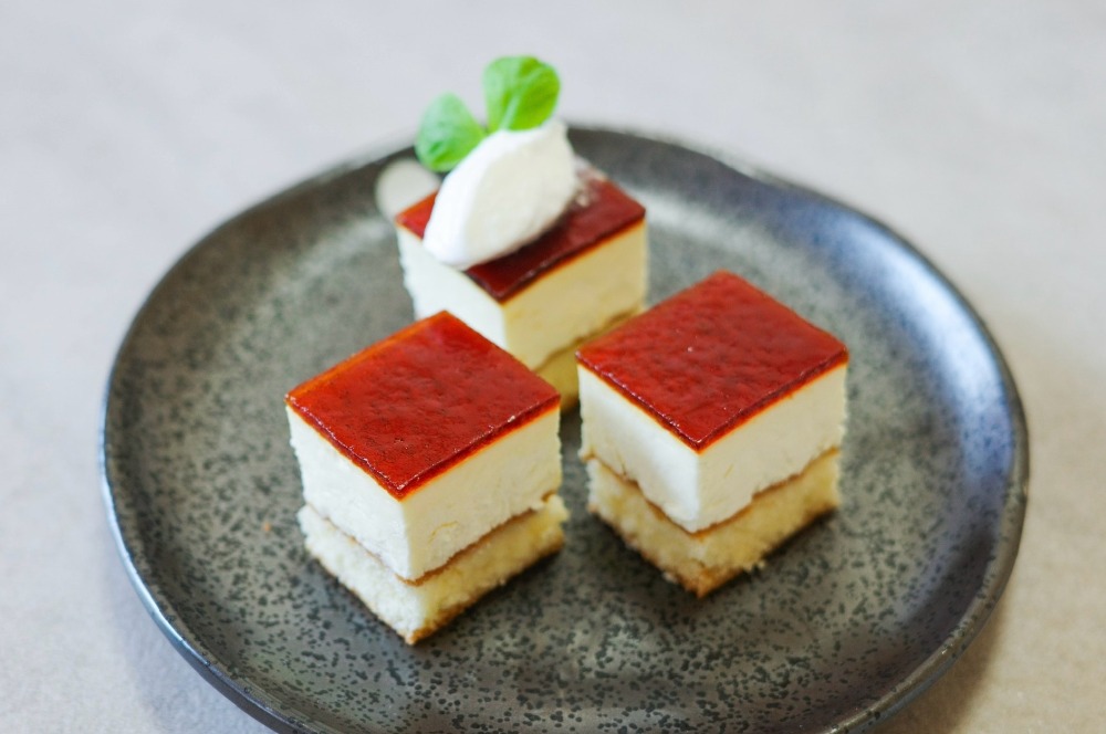 新商品　シートケーキ　カラメルプリンケーキ