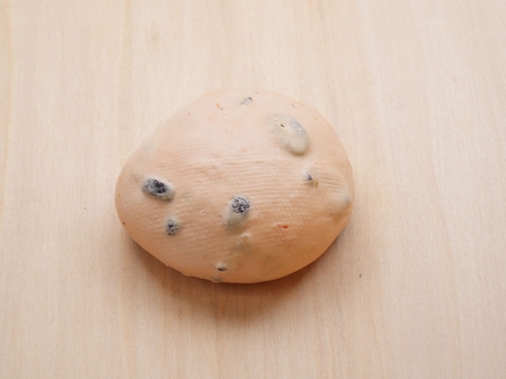 冷凍生地　トマトとオリーブのブリオッシュ