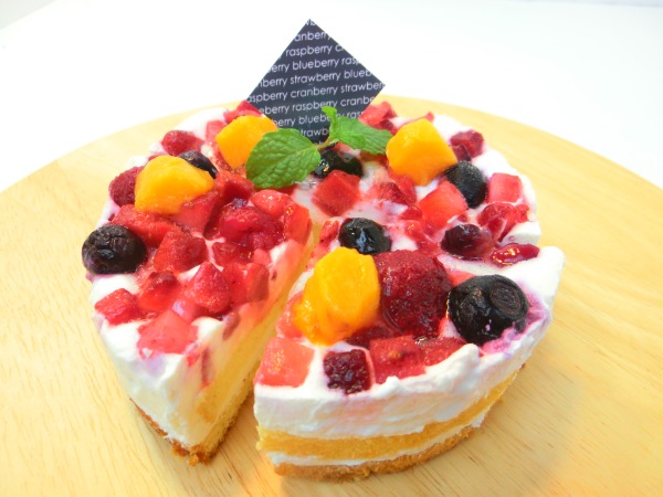 クワトロベリートルテ　4号　ホール　4種のベリー　箱入り　200g