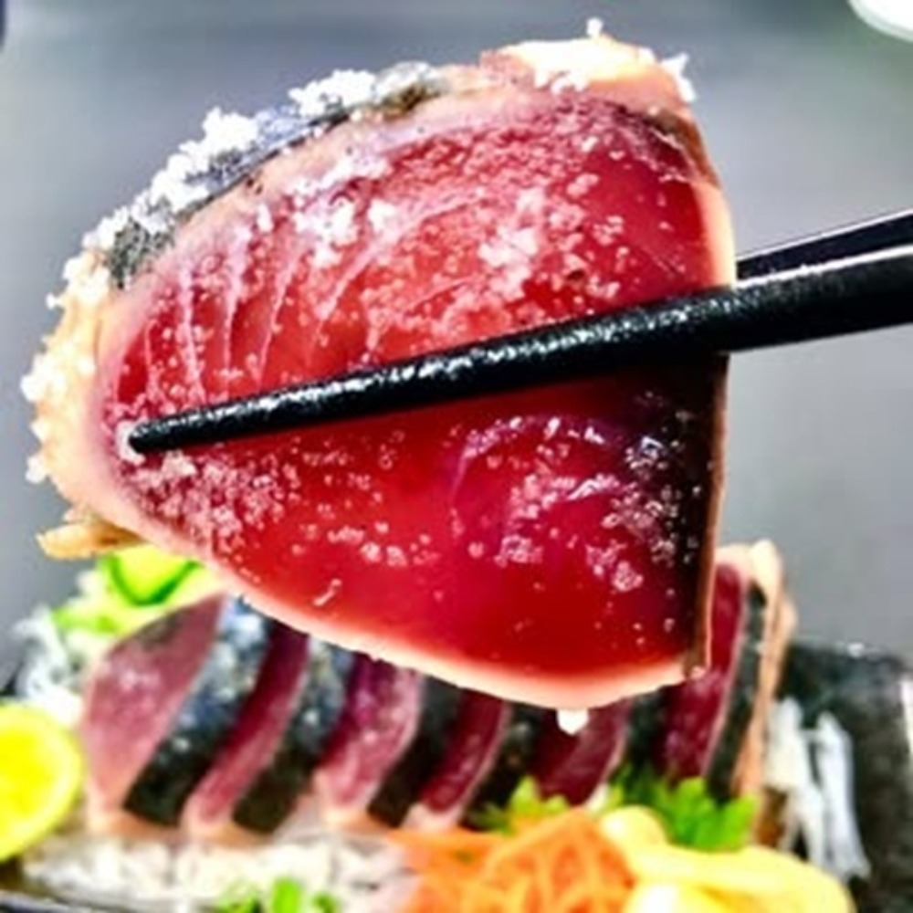 びっくりカツオで作ったわら焼きカツオのタタキ