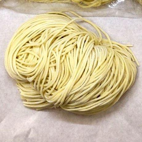 【横浜発】生中華麺（ラーメン用めん）中細22番ストレート　卵麺