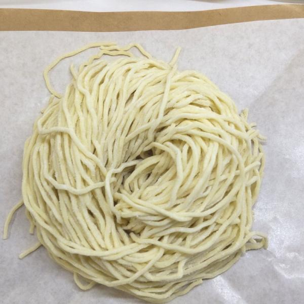 【横浜発】生中華麺（ラーメン用めん）細麺26番ちぢれ　卵麺