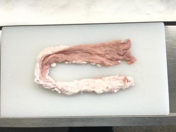【北海道産】肥育牛　脂付き牛シマ腸1kg　冷凍品
