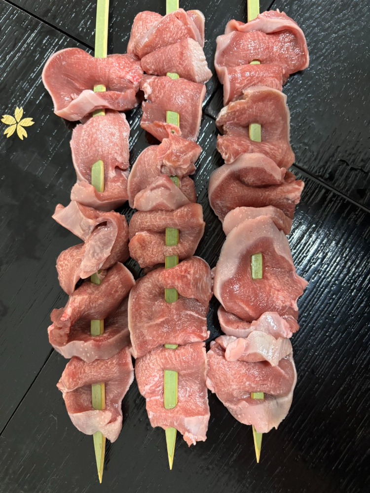 豚タン串【60g】@138円x100本　薄切り波刺し　ロング串　平串