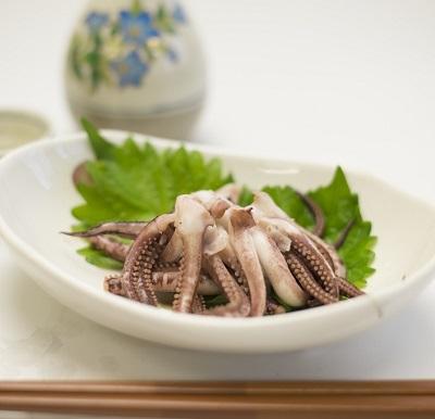 青森県産スルメイカ下足パック　中サイズ（１足40-60g）