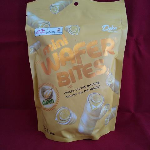 インドネシア　ウエハースロール　ドリアン味　ハラル