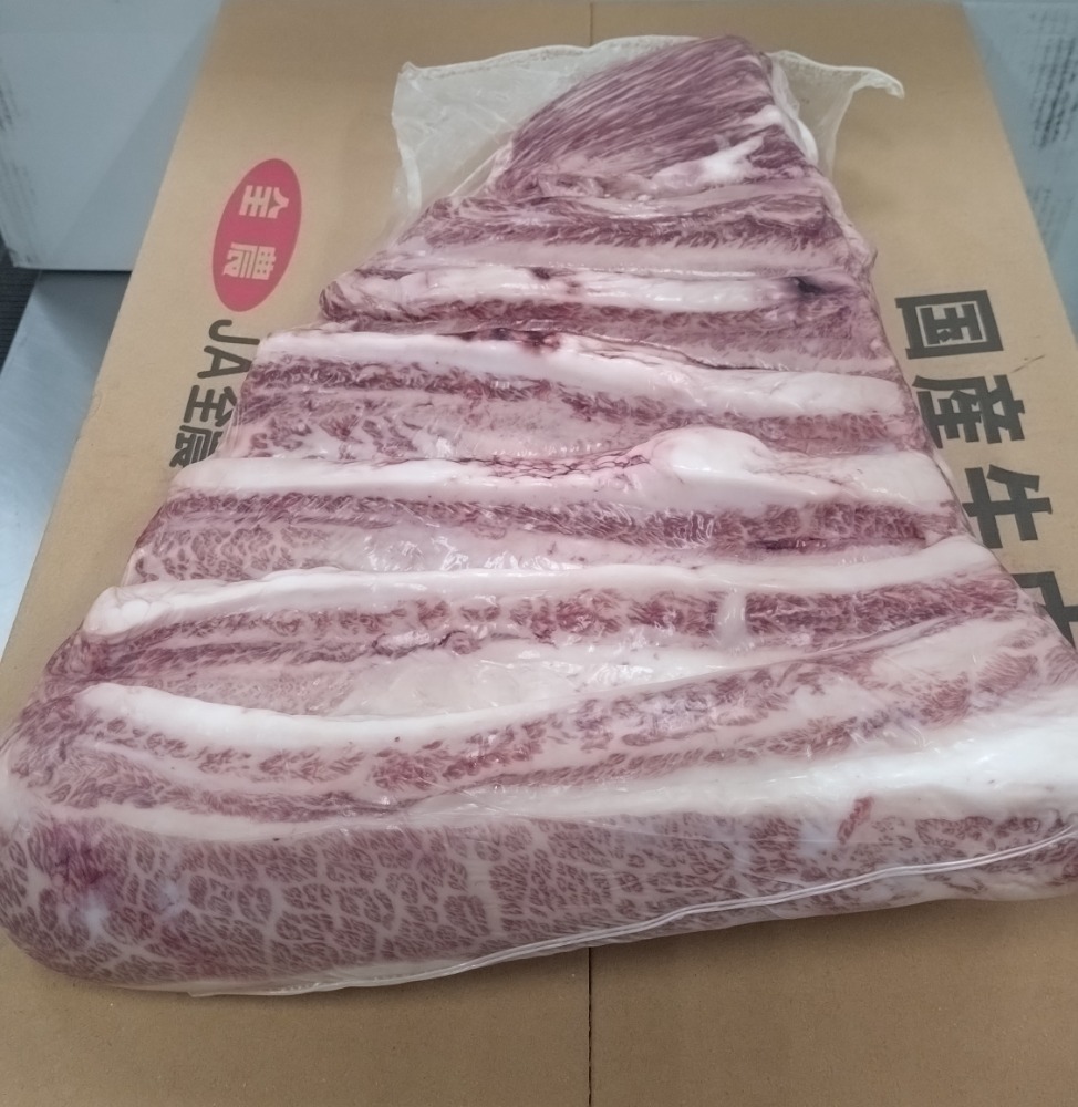 【新商品】【新商品】「現品限り」黒毛和牛三角バラ　A5　メス　4.8kg