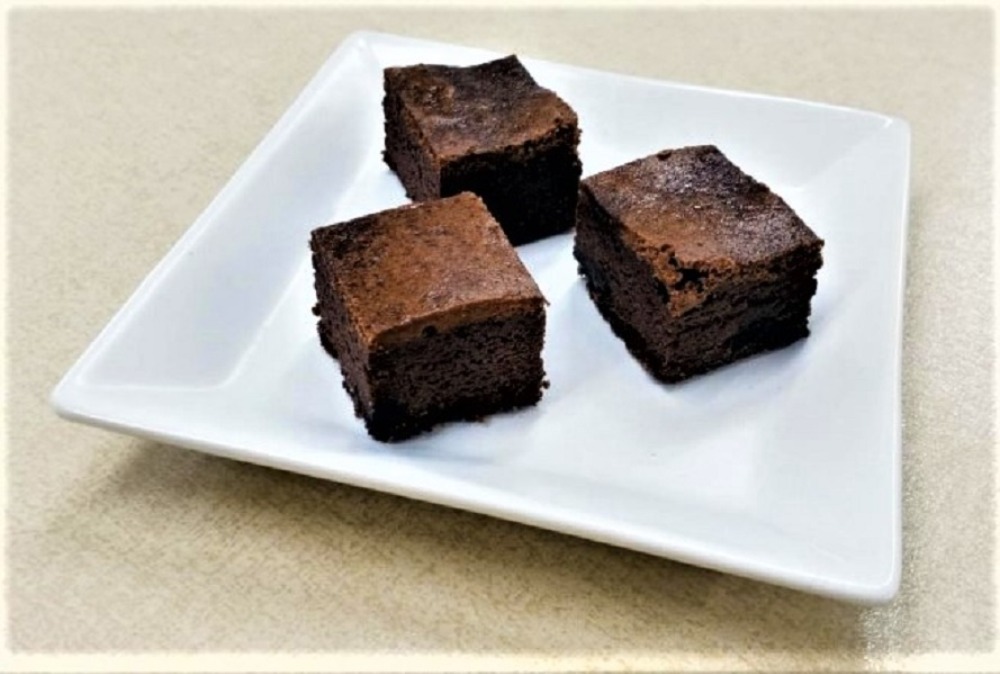 カット済みケーキ　ブラウニー（チョコチップ入り）ベトナム産