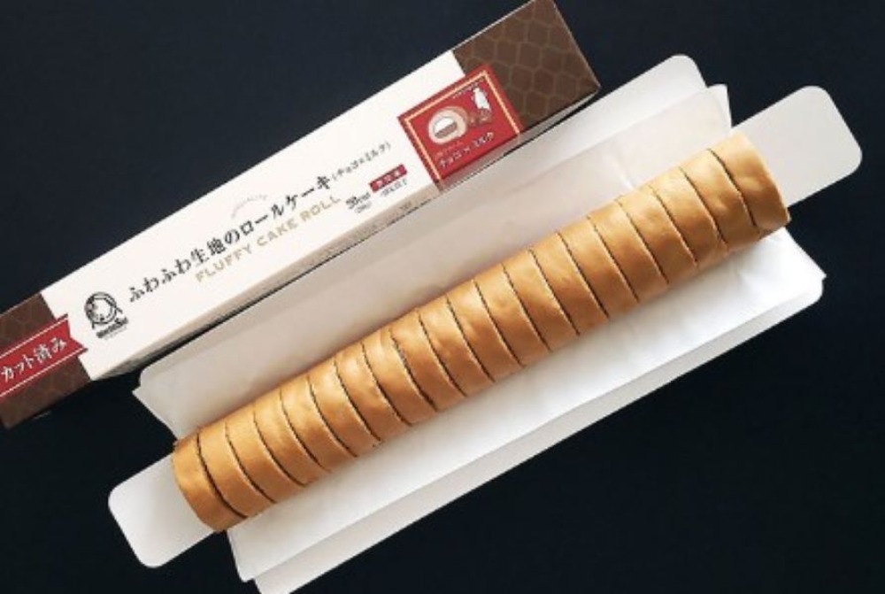 カット済みふわふわ生地のロールケーキ（チョコxミルク）