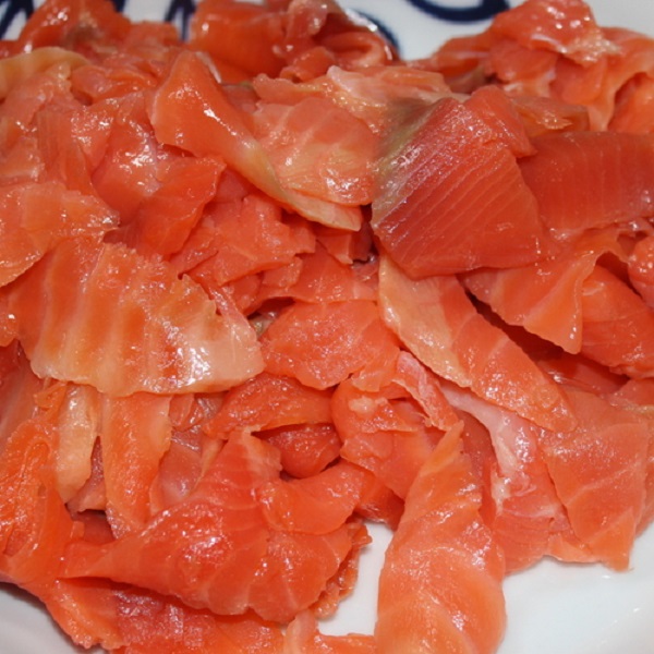 冷凍スモークサーモン（マス）切り落とし添加物不使用　500g
