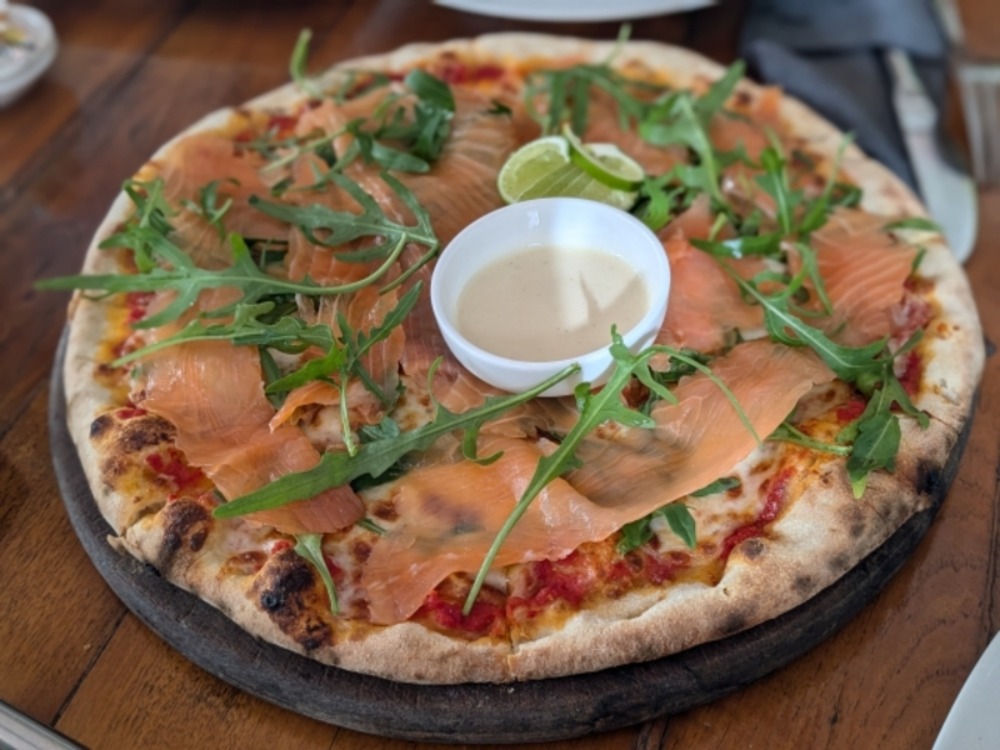 国内加工冷凍スモークサーモンスライス　マス　添加物不使用400g