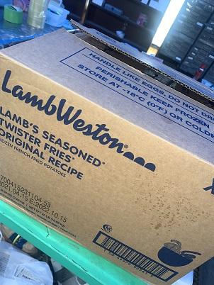 ツイスターポテト　沖縄の名物　一度食べたらやみつきに！