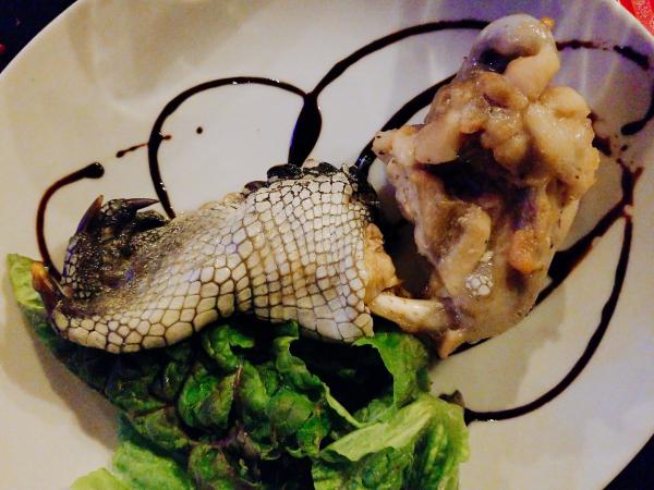 冷凍　クロコダイル（ワニ）ミート　ボンインレッグ（後足）