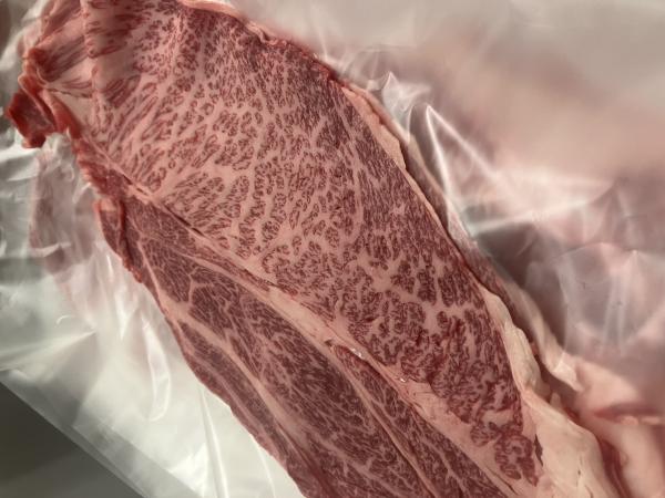 A5雌特撰近江牛　肩ローススライス【黒毛和牛】【しゃぶしゃぶ