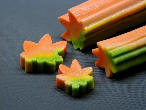 【季節の御薦め品！職人技が冴えます逸品！】赤紅葉棒麩（大）