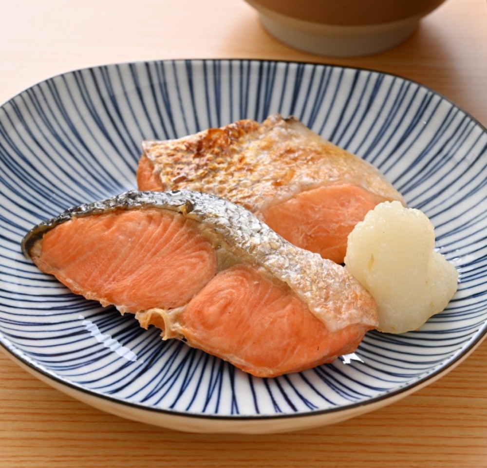 ＜背側のみ＞　銀鮭切身　定塩　40gx200切