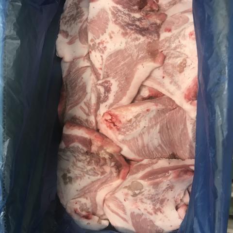 【送料無料】国産豚ネック （豚トロの原料）