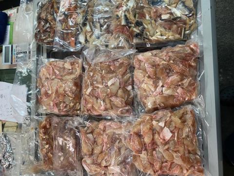 【送料無料】【1㎏ずつ真空】骨なし魚　端材　サワラ　赤魚　あじ サバ　ブリ　その他