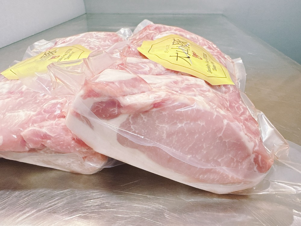 鳥取県産　国産　大山豚　2分割　豚ロース　とんかつ　豚　冷蔵