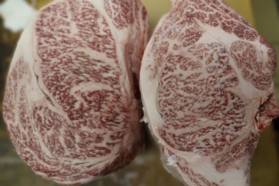 【A5】チルド鹿児島県産黒毛和牛リブロース　(かぶり無２分割)　（冷蔵）