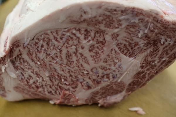 【A5】チルド鹿児島県産黒毛和牛リブロース　(かぶり無２分割)　（冷蔵）